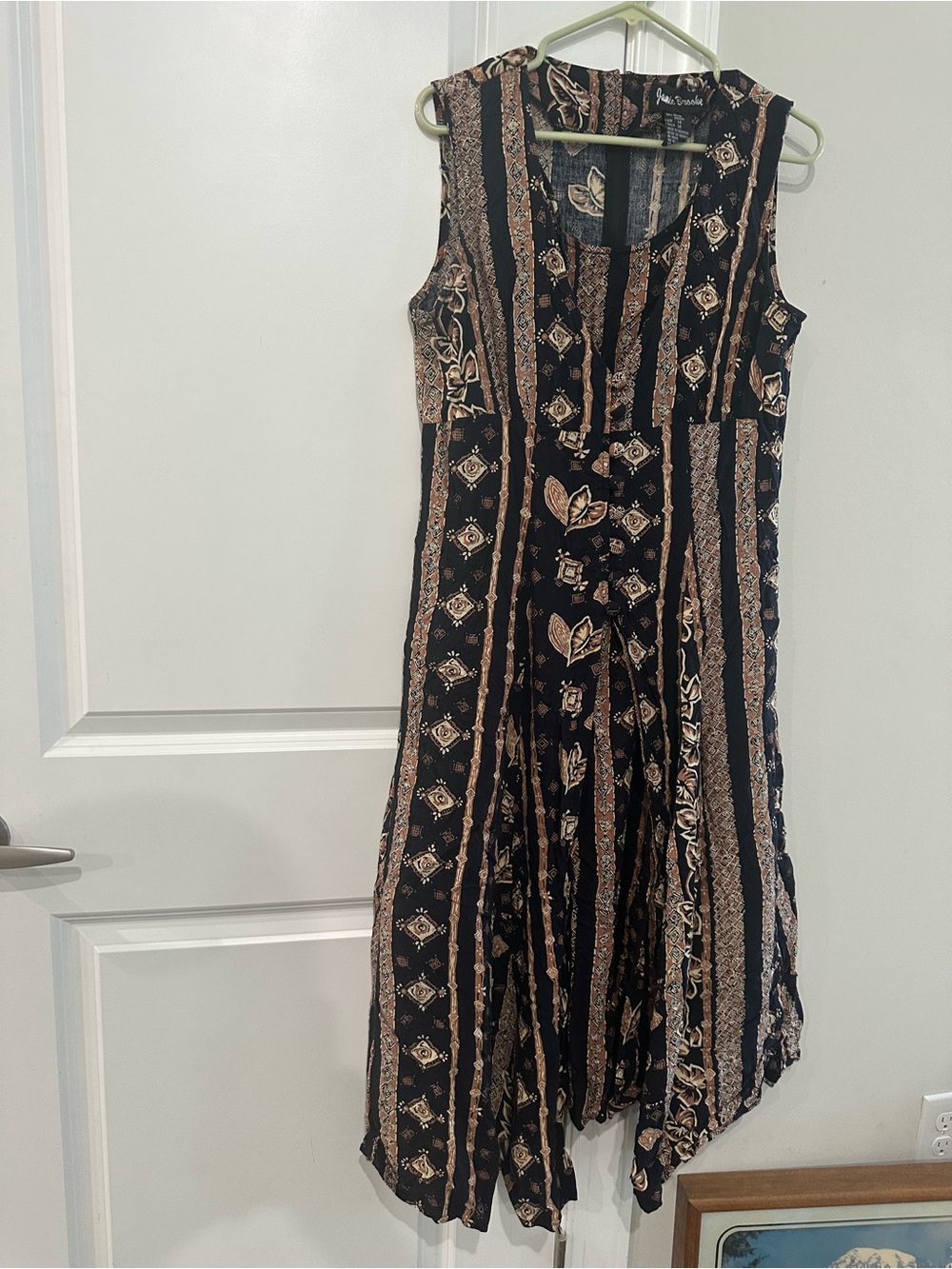 Petites Travels Black and Tan Sleeveless Patterned Midi Dress